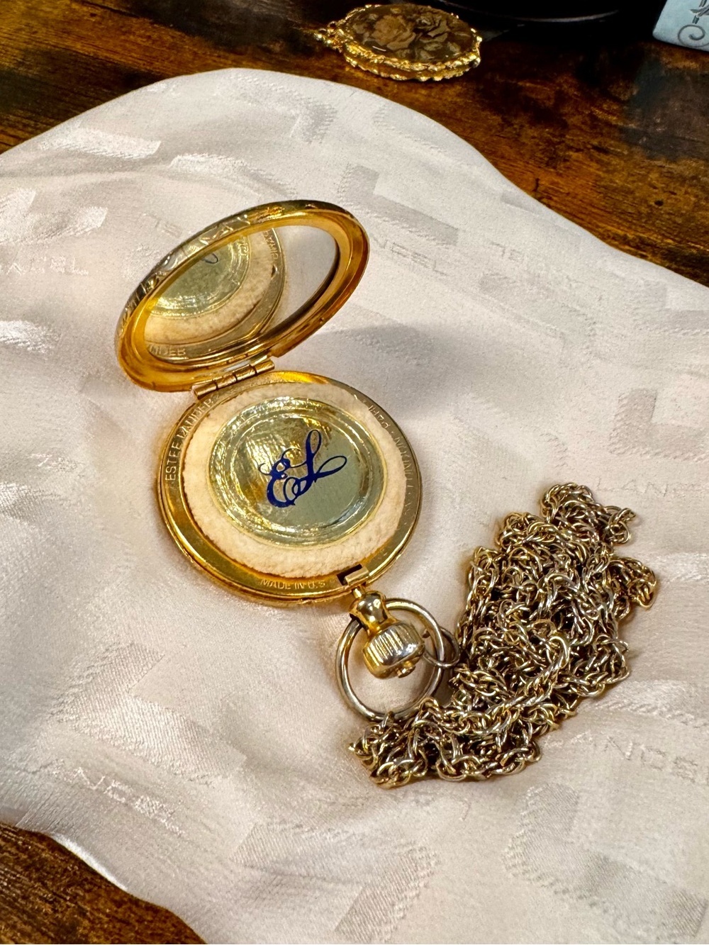 Vintage Estée Lauder 1967 Golden Tracery Powder Compact Watch & Chain - Picture 8 of 12